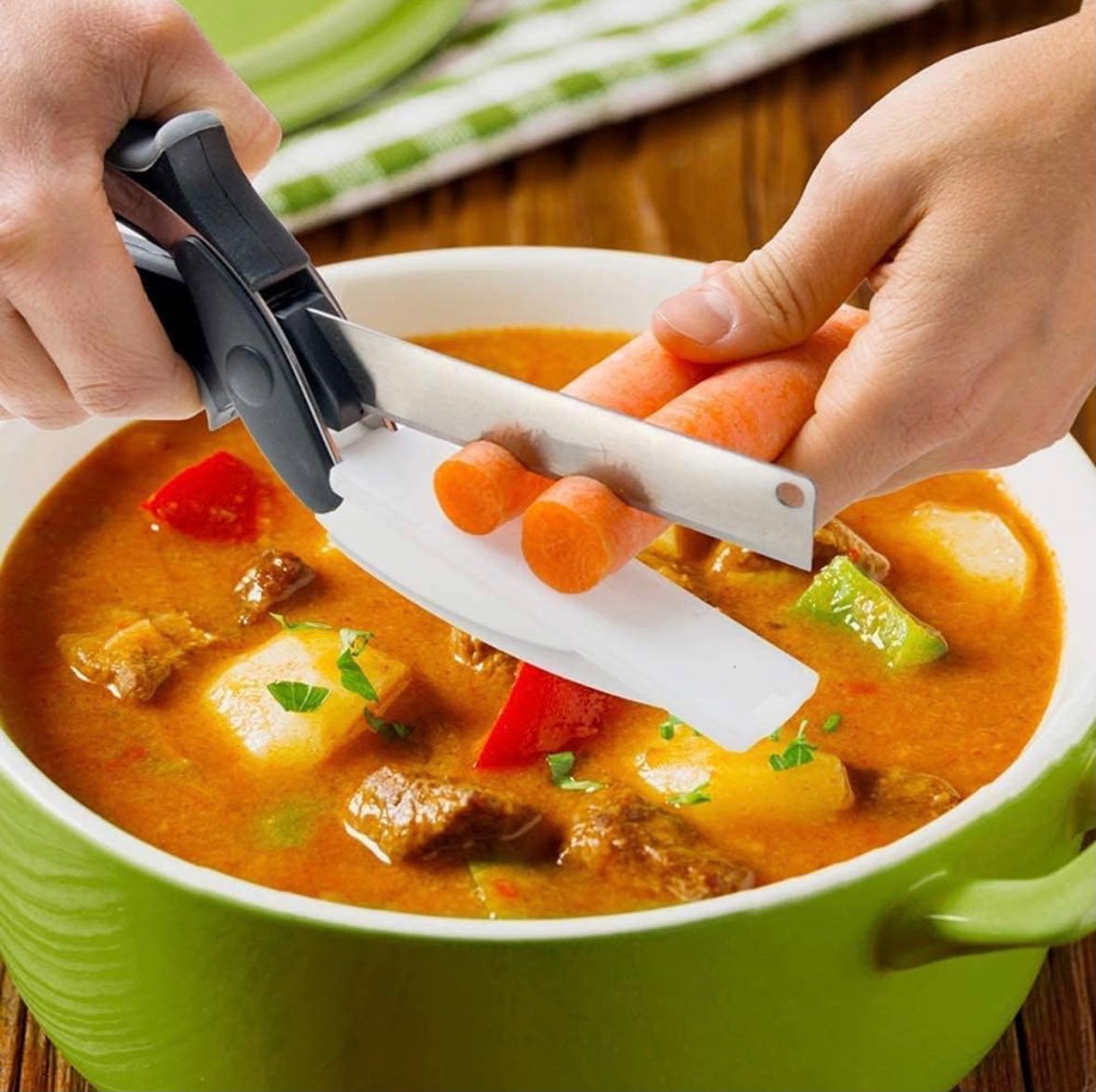 Smart Chop Pro – 2-in-1 Kitchen Scissors with Built-in Cutting Board | Cut Vegetables & Meat Directly Into the Pan